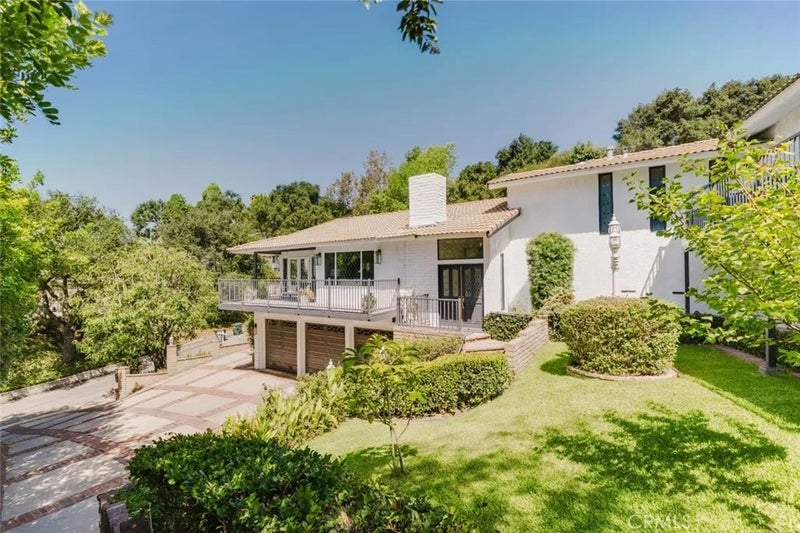 142 Crescent Glen Drive