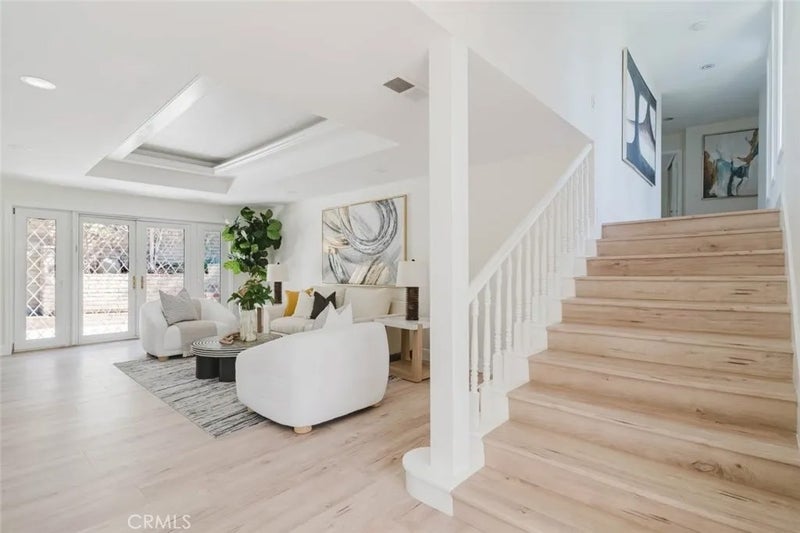 142 Crescent Glen Drive