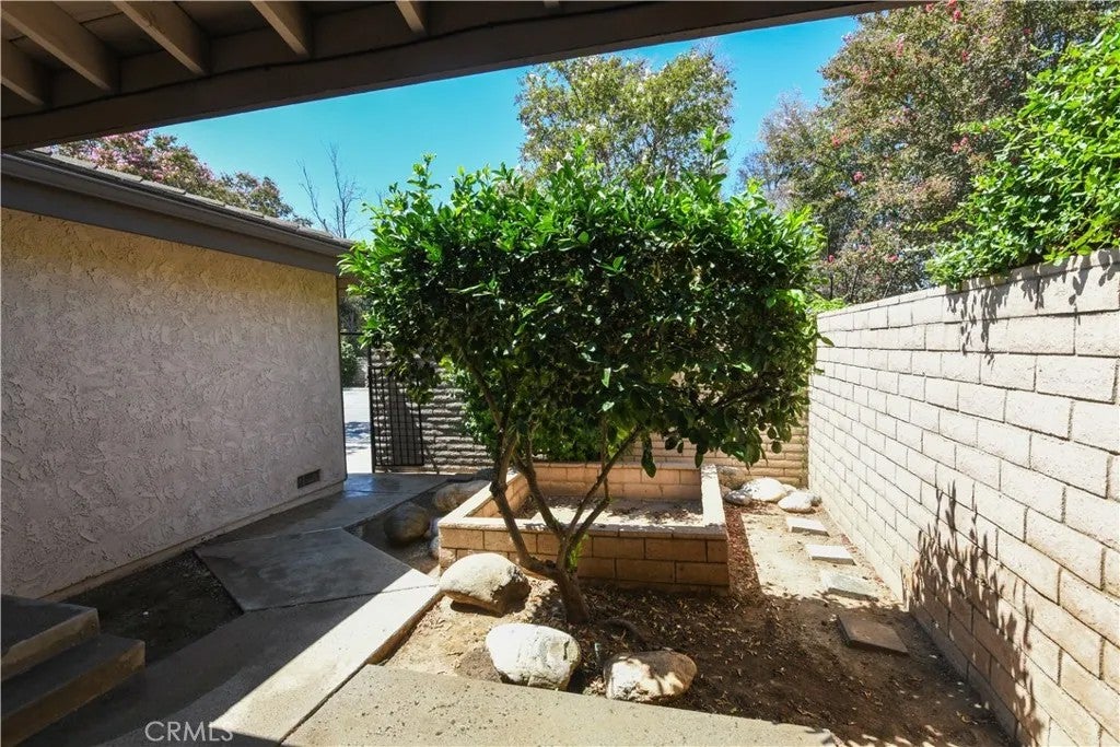 5468 Apricot Lane