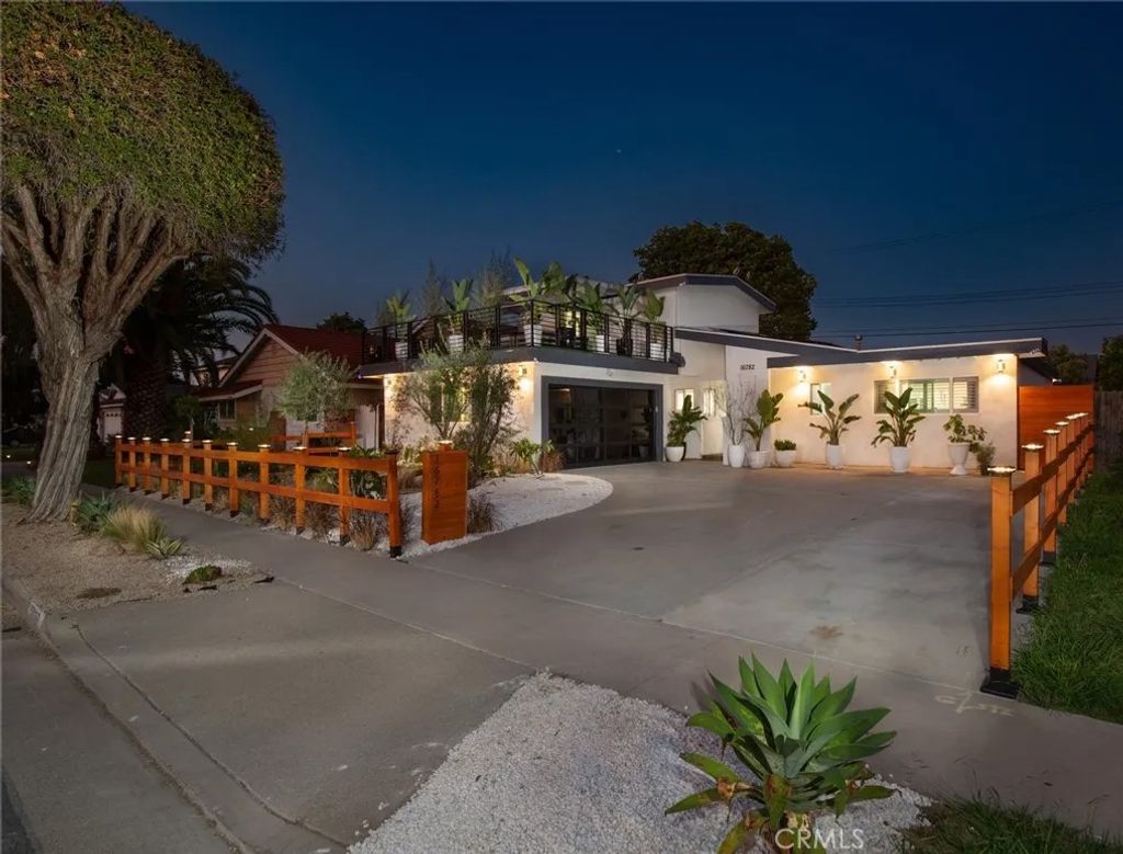 Photo of 16782 Heritage Ln, Huntington Beach, CA 92647 (MLS # OC26009518)