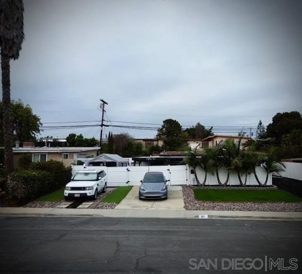 Photo of 81 E Fortuna, Chula Vista, CA 91911 (MLS # 2600184)