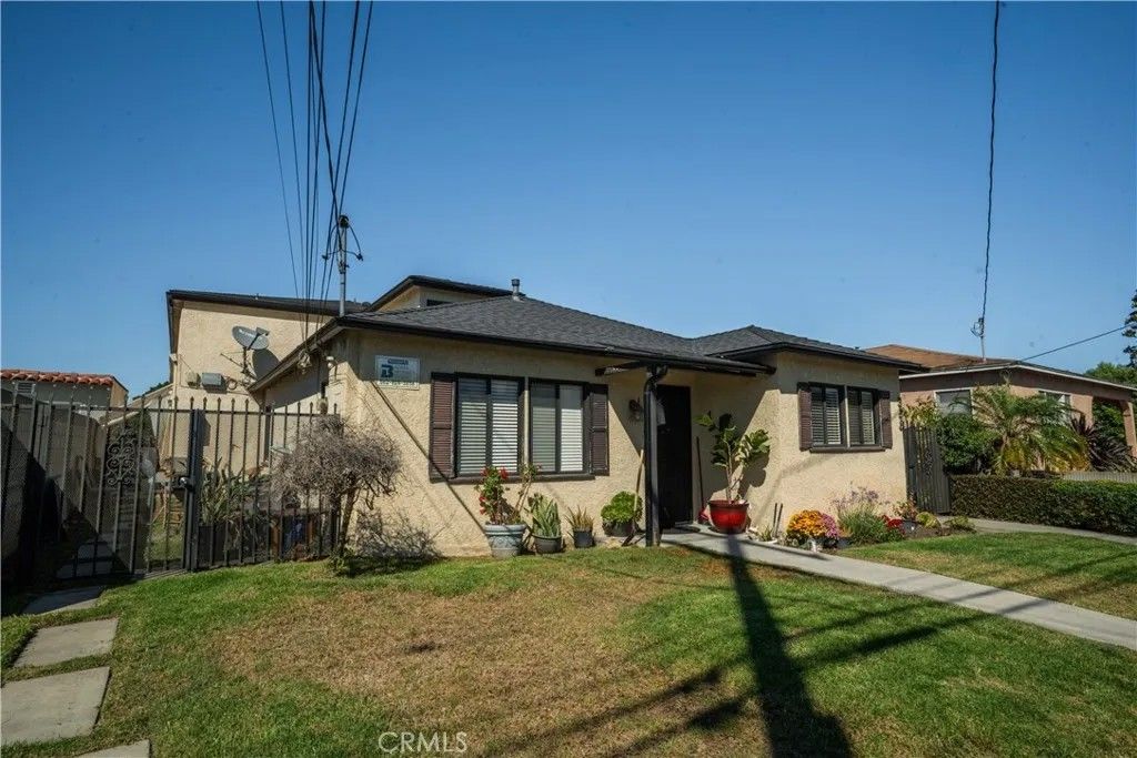 Photo of 358 W 17th St, San Pedro, CA 90731 (MLS # SB26007730)