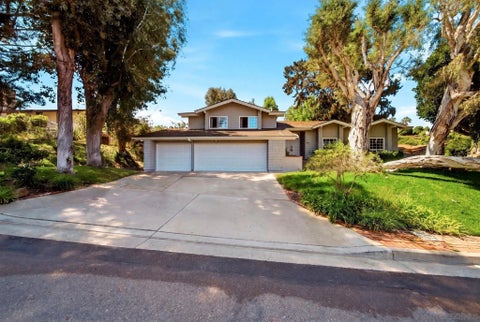Photo of 425 Loma Larga DR, Solana Beach, CA 92075 (MLS # 260020442)