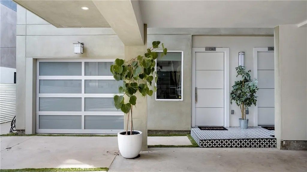 Photo of 1347 Seward Street, Los Angeles, CA 90028 (MLS # WS26008032)