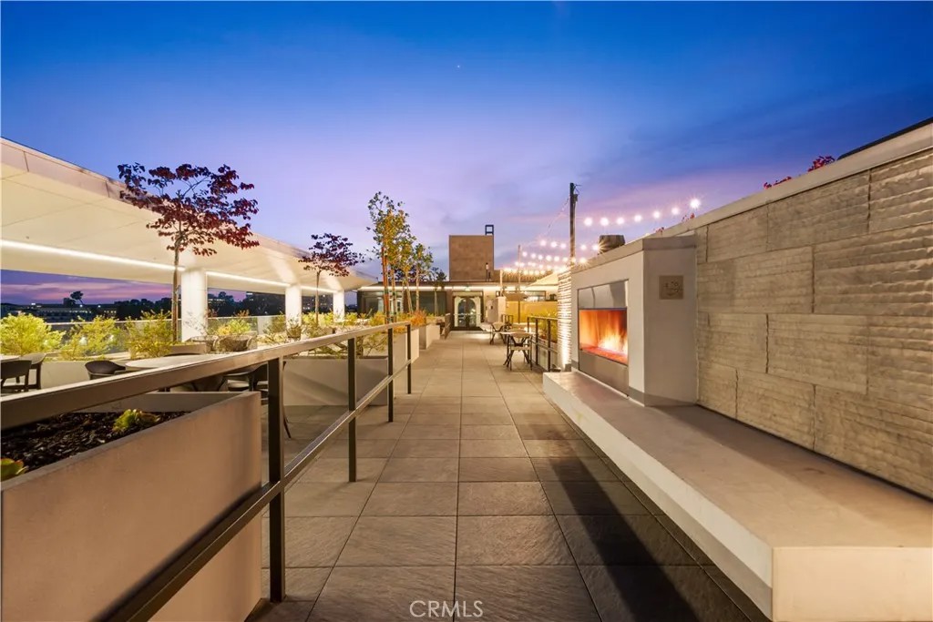 709 E Walnut Street 227