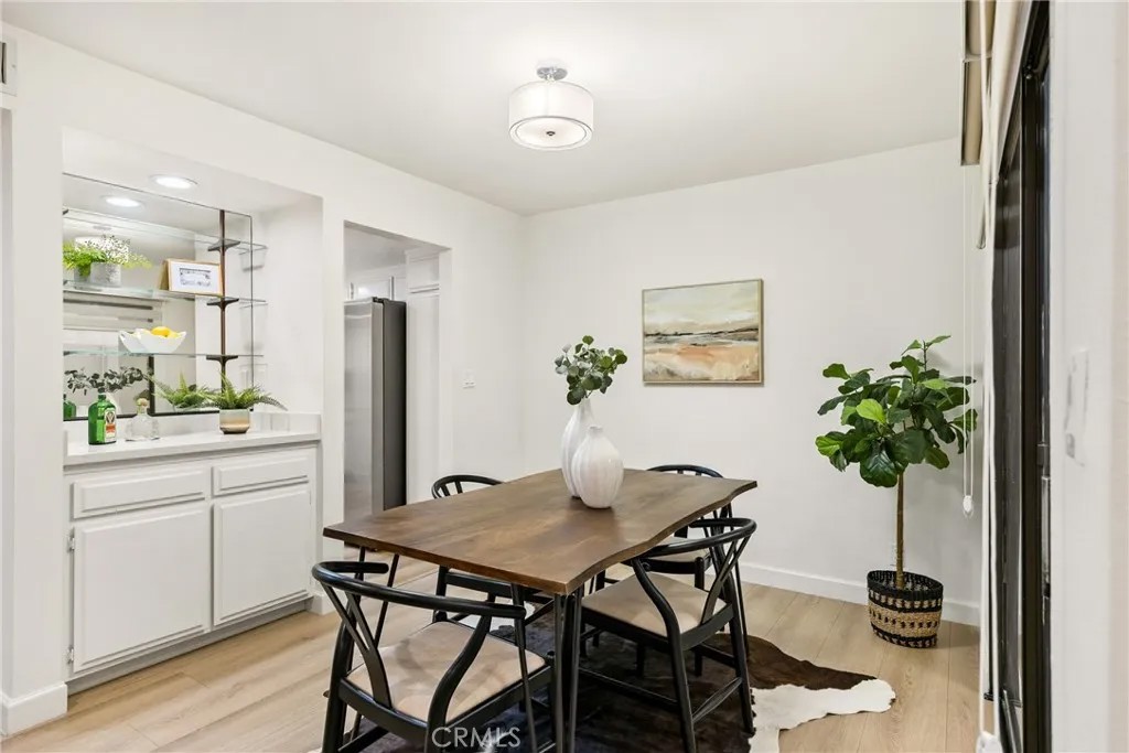 441 E San Jose 111