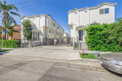 Photo of 14662 W Sara Lane, Panorama City, CA 91402 (MLS # SR26058590)