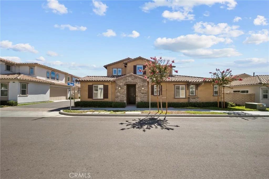 Photo of 27105 Yearling Ln, Saugus, CA 91350 (MLS # SR26179506)