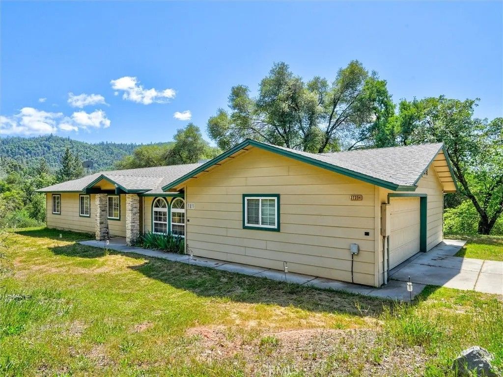 Photo of 37354 Romero Ln, Coarsegold, CA 93614 (MLS # FR26078572)