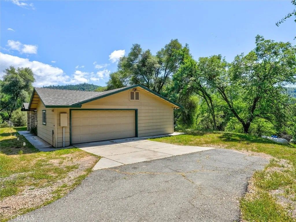 Photo of 37354 Romero Ln, Coarsegold, CA 93614 (MLS # FR26078572)