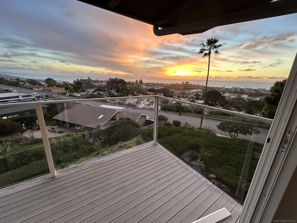 Photo of 640 W Solana Circle #27, Solana Beach, CA 92075 (MLS # 260022492)
