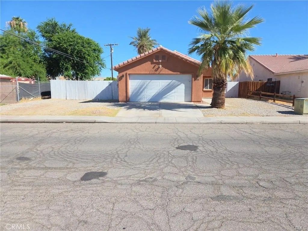 Photo of 635 W Rice Street, Blythe, CA 92225 (MLS # SR26028040)