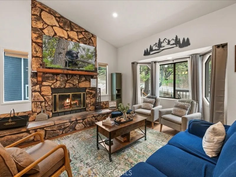 820 Villa Grove
