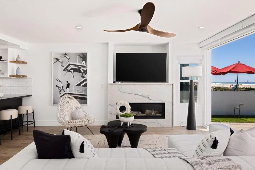 2981 Ocean Front Walk 1