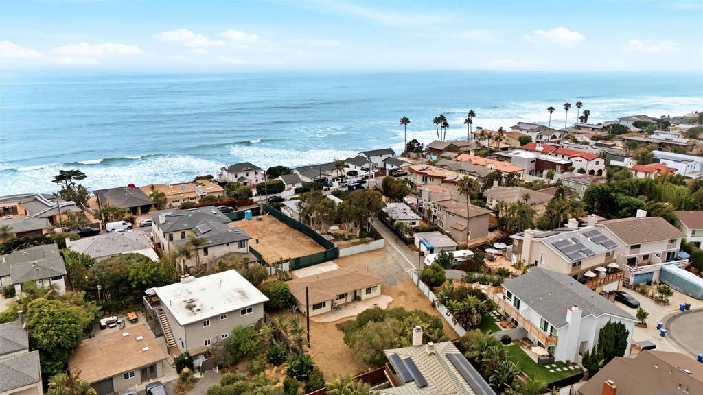 Photo of 1465 Neptune Avenue, Encinitas, CA 92024 (MLS # 260018089)