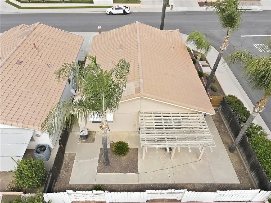 28099 Calle Casera