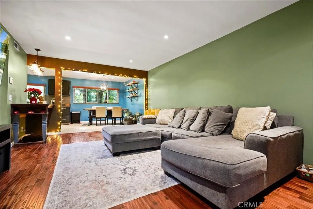 Photo of 15457 Moorpark Street #1, Sherman Oaks, CA 91403 (MLS # SR25270092)