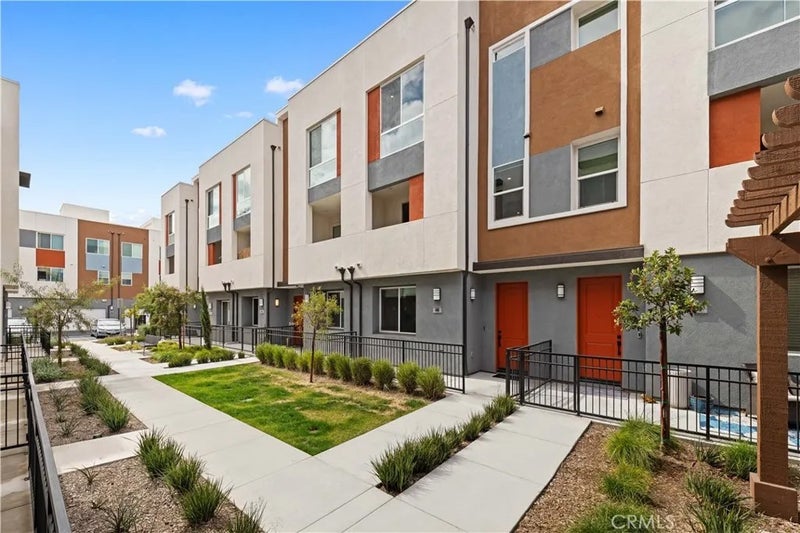 1816 E 1st 440