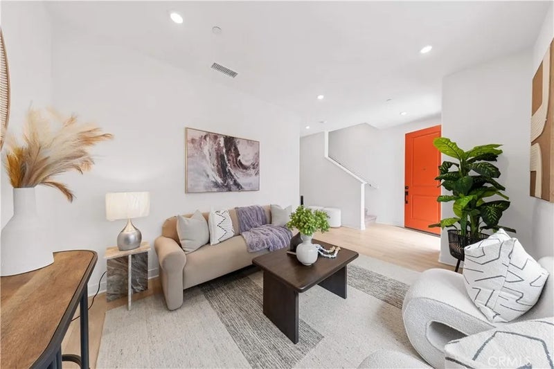 1816 E 1st 440