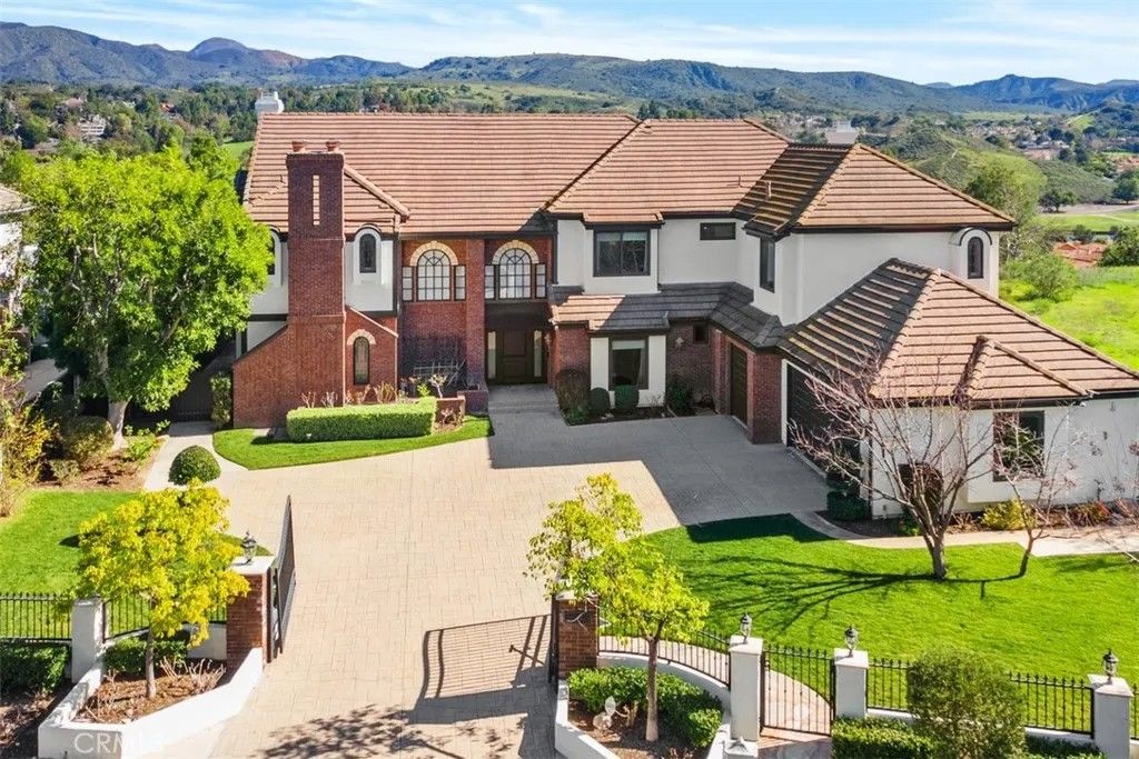 Photo of 23762 Via Monte, Coto De Caza, CA 92679 (MLS # OC26014717)