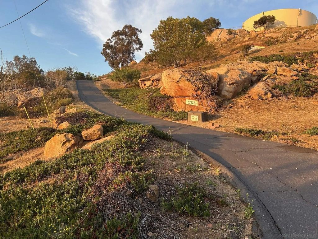 Photo of 32721 Mountain View Rd, Bonsall, CA 92003 (MLS # 260008037)
