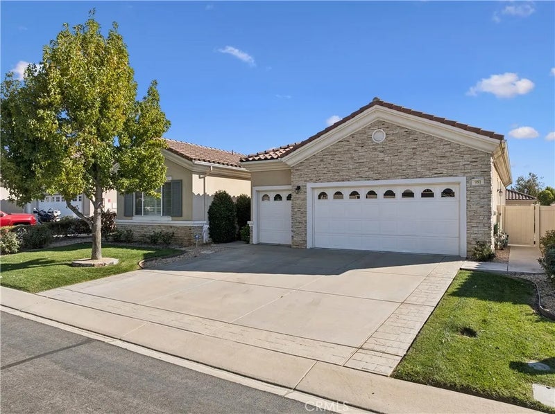 981 Hidden Oaks