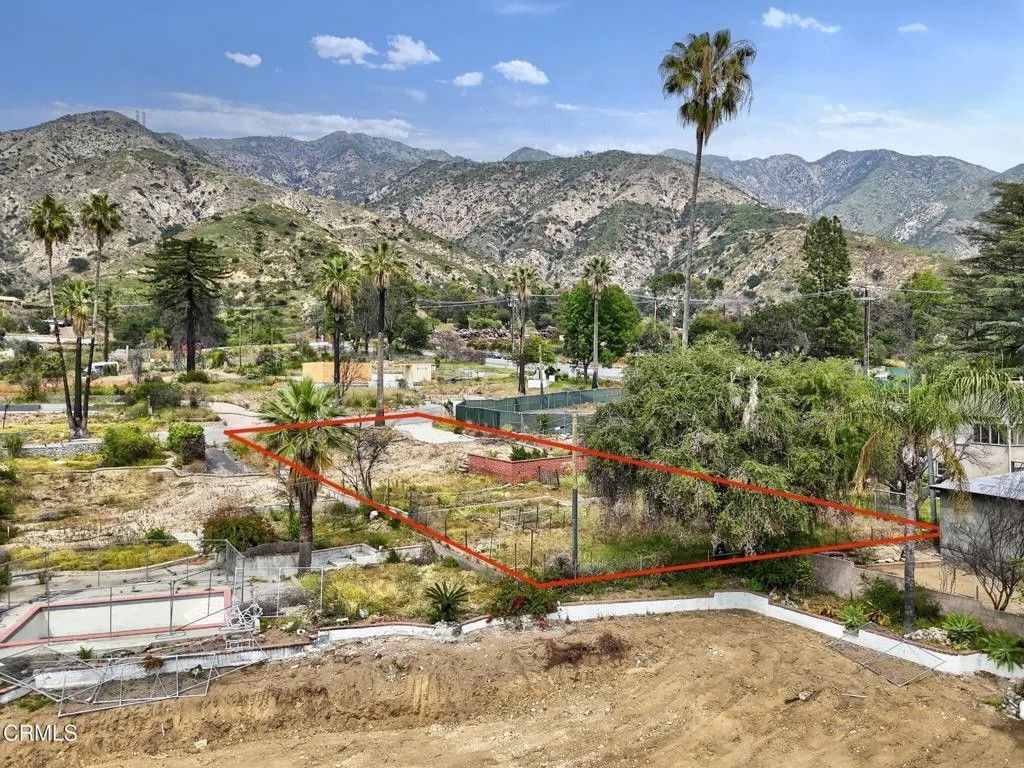 Photo of 592 Sunset Dr, Altadena, CA 91001 (MLS # P1-26680)