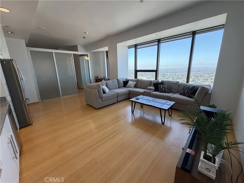 1100 Wilshire 2901