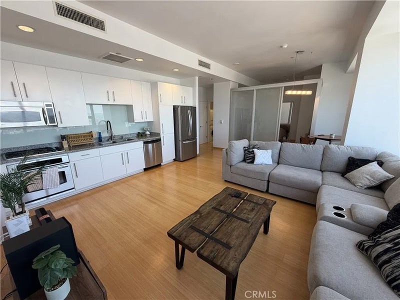 1100 Wilshire 2901