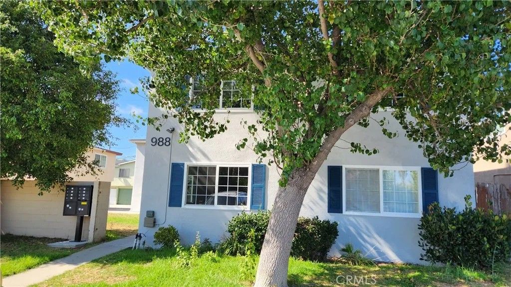 Photo of 988 El Camino Dr #105, Costa Mesa, CA 92626 (MLS # OC26056574)