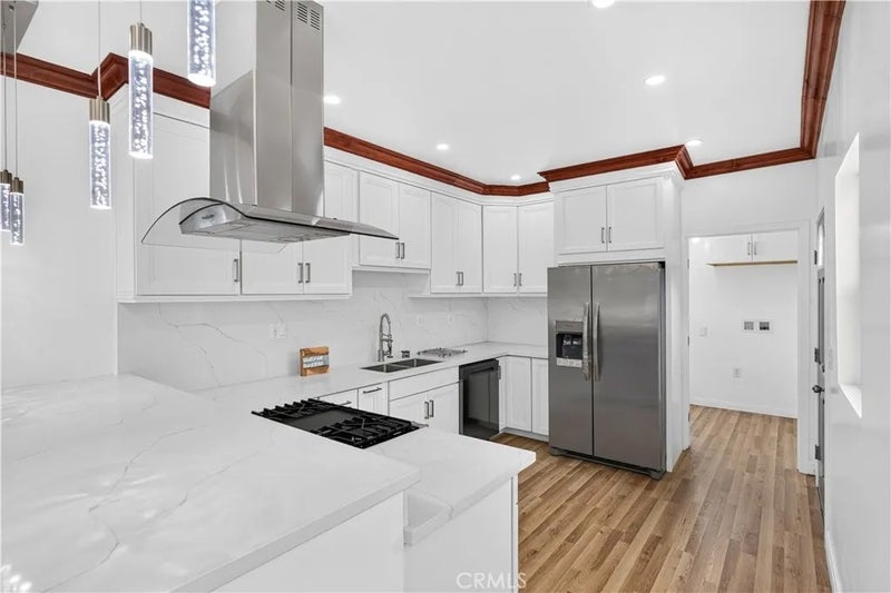 1330 W 48th