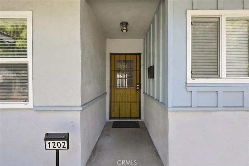 1202 N Ventura