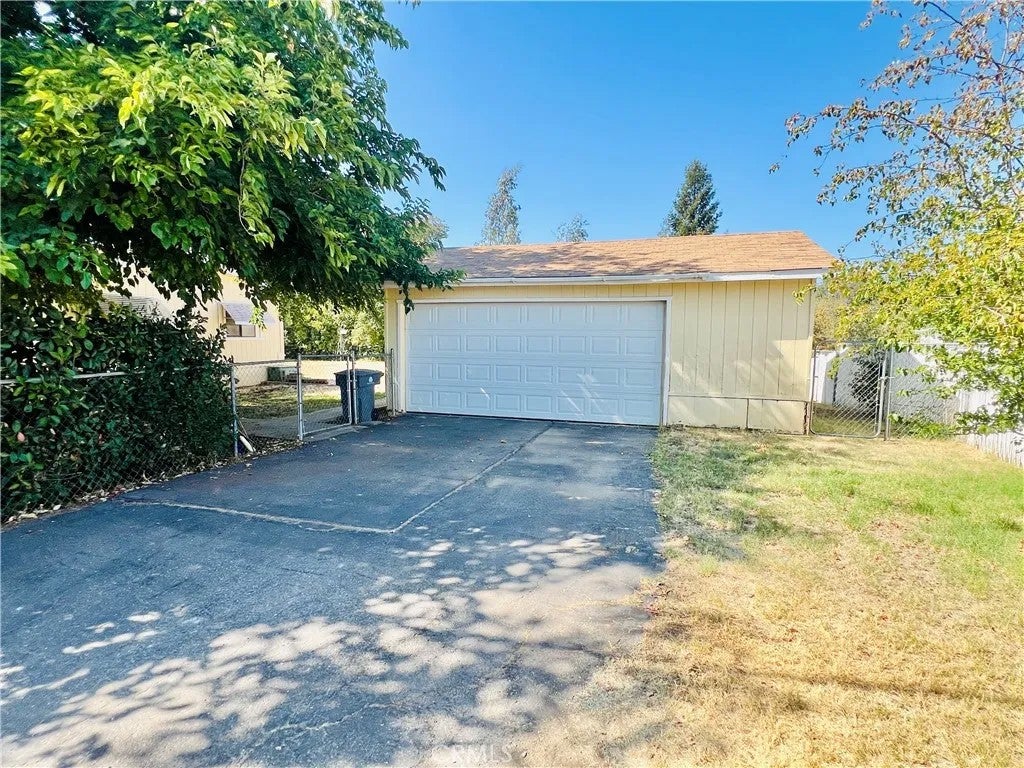 2520 Esperanza