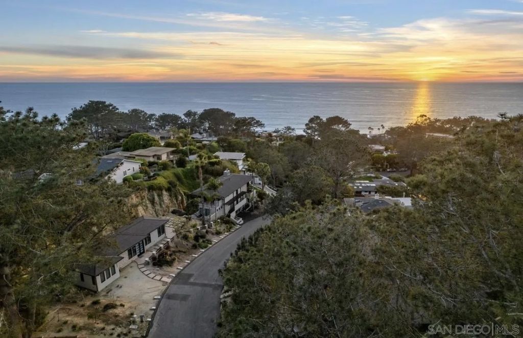 Photo of 341 Hidden Pines Rd, Del Mar, CA 92014 (MLS # 260010341)