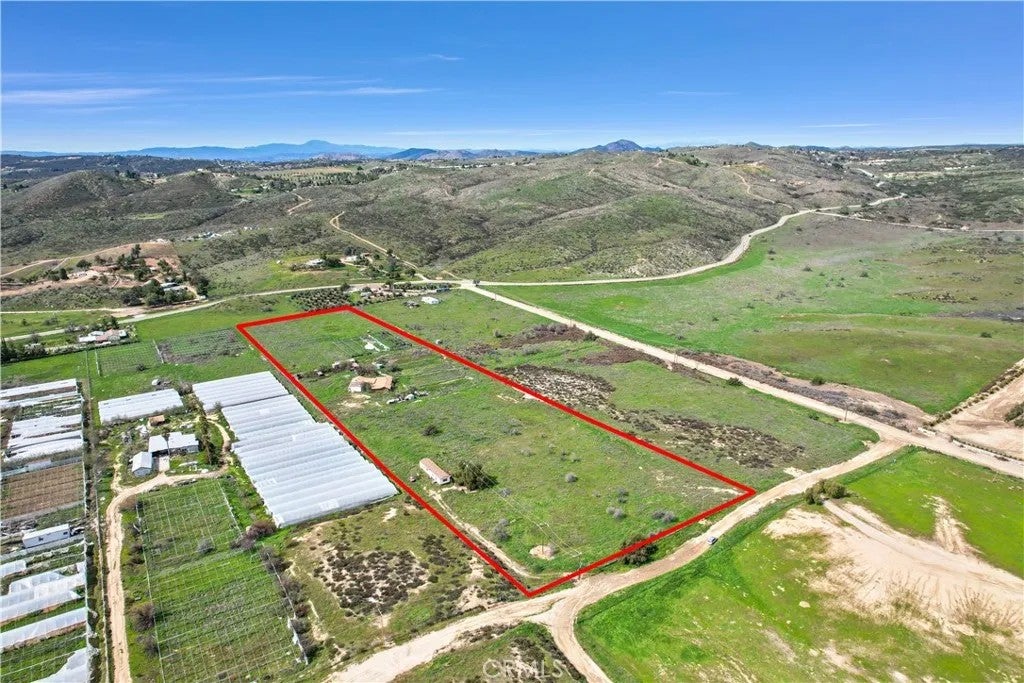 Photo of 43450 Morgan Rd, Hemet, CA 92544 (MLS # OC26133140)
