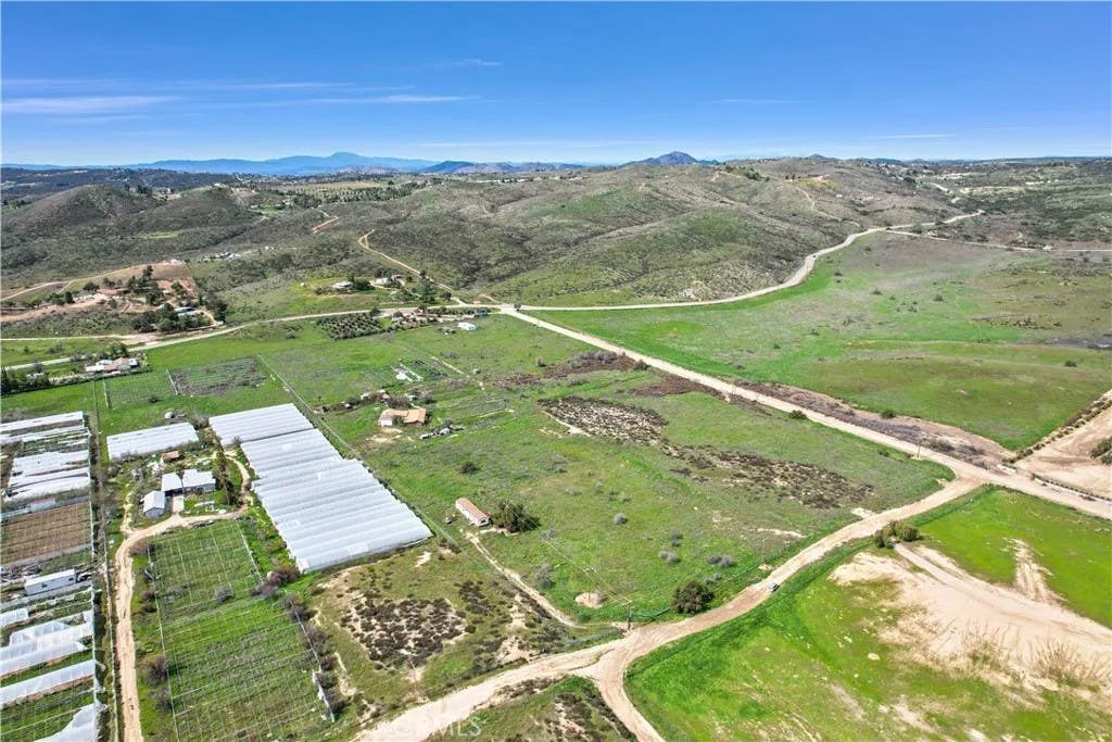 Photo of 43450 Morgan Rd, Hemet, CA 92544 (MLS # OC26133140)