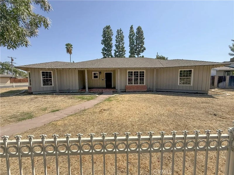 916 Oak Avenue
