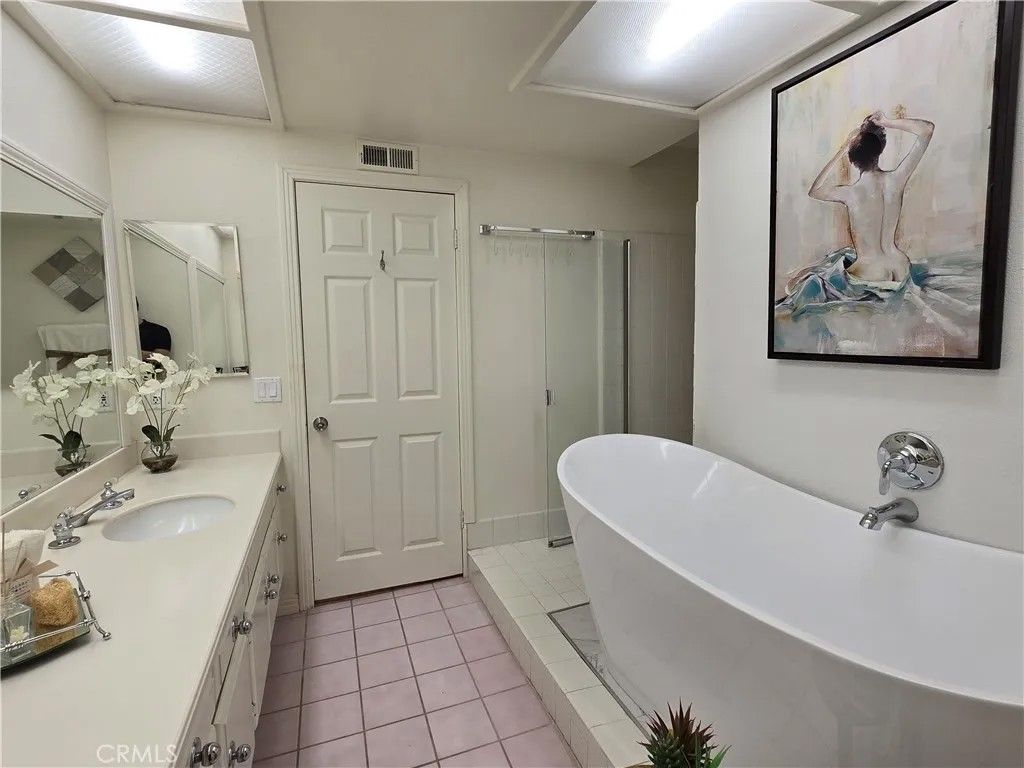 Photo of 37 Cottonwood Cir, Rolling Hills Estates, CA 90274 (MLS # PW26020615)