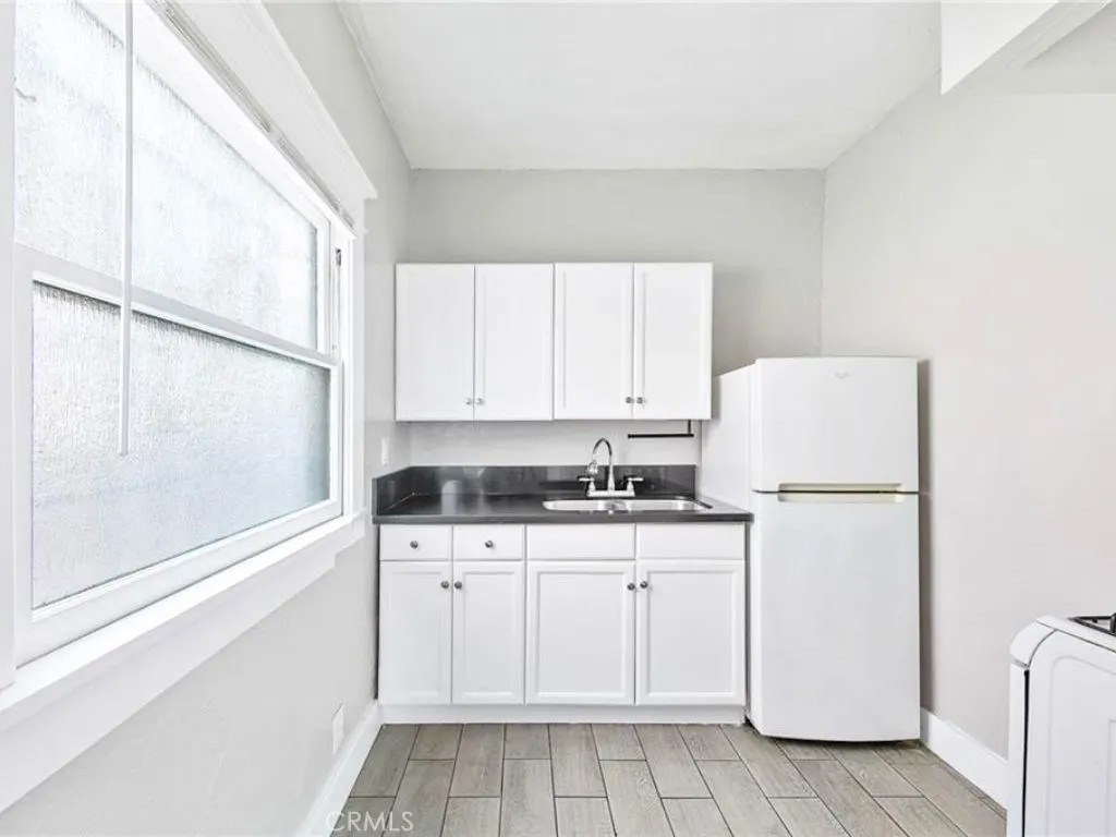 463 W 6th