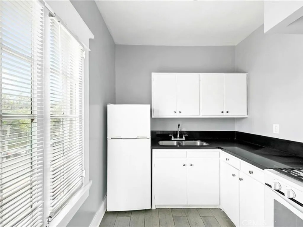 463 W 6th