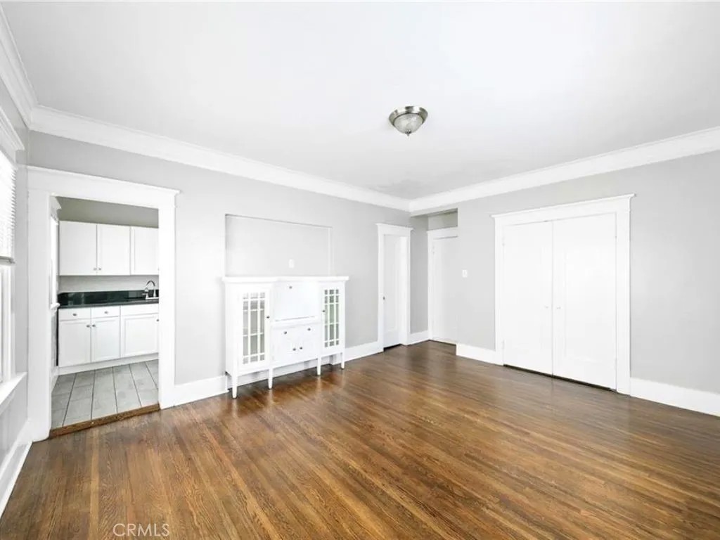 463 W 6th