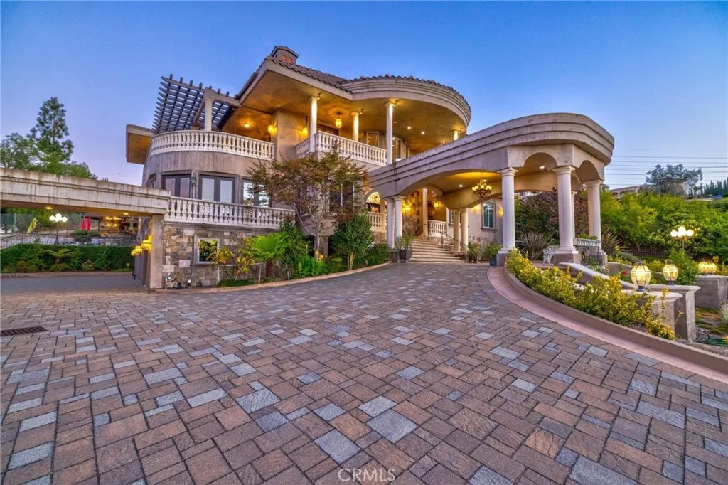 3388 Viewfield