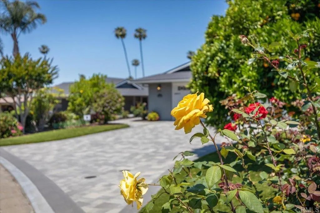 1406 La Loma Drive