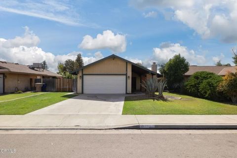 Photo of 4101 Thatch Avenue, Bakersfield, CA 93313 (MLS # V1-33030)