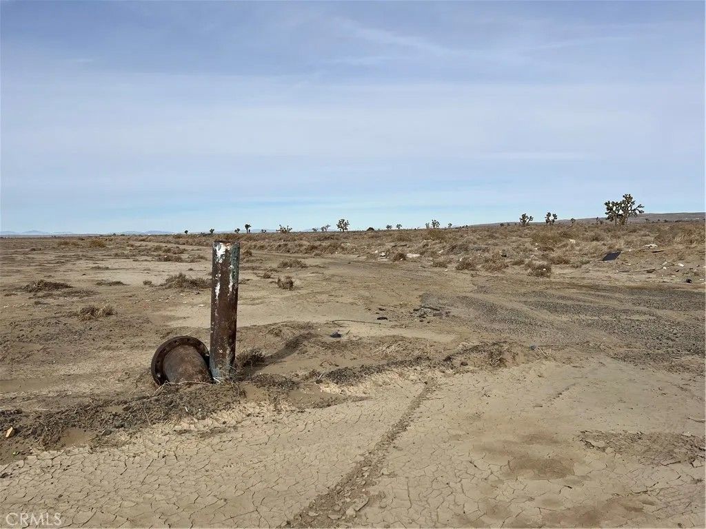 Photo of 105 E Avenue H, Lancaster, CA 93535 (MLS # WS26096522)