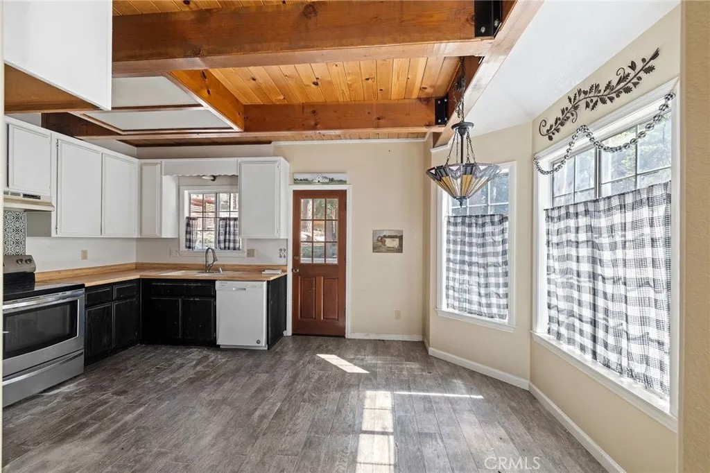 6311 Sugar Pines