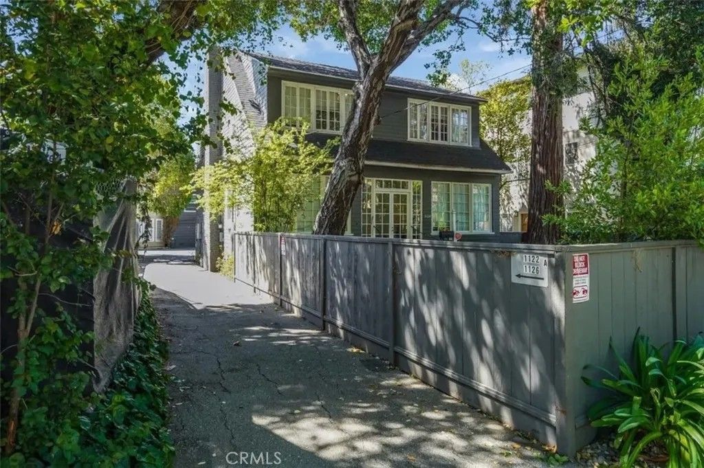 Photo of 1124 Douglas Ave, Burlingame, CA 94010 (MLS # PI26072249)