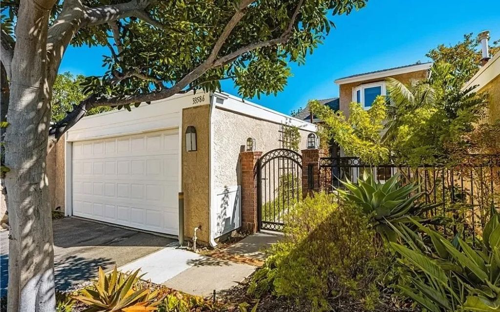 Photo of 33586 Circula Corona, Dana Point, CA 92629 (MLS # OC26019557)