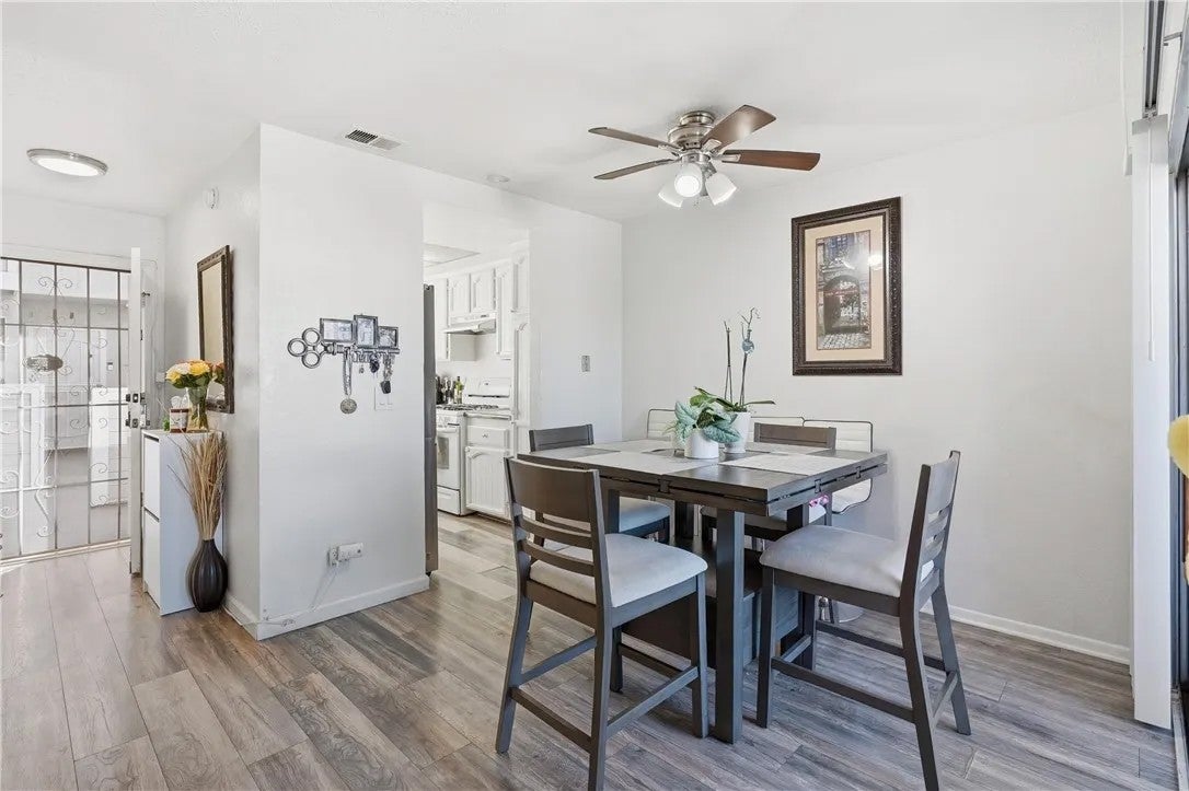 125 W South 218