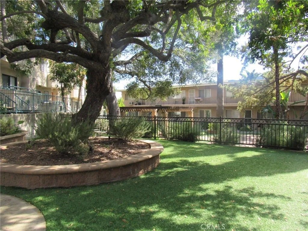 Photo of 2940 Montrose Ave #2, La Crescenta, CA 91214 (MLS # GD26078579)